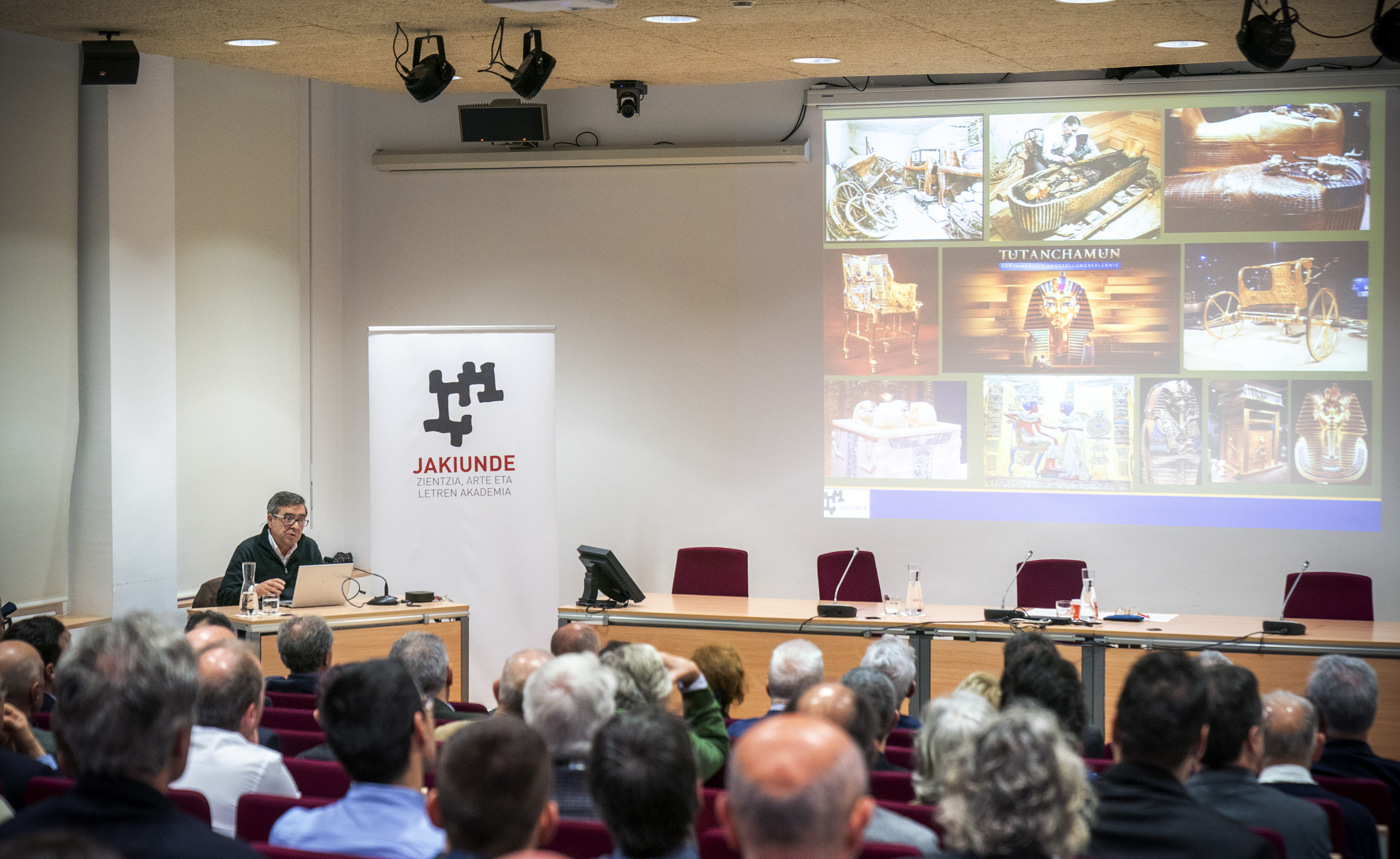 Jakiunderen Bilkura UPV/EHUn Gasteizen